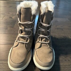 EUC Sorel boots Size 4 kids